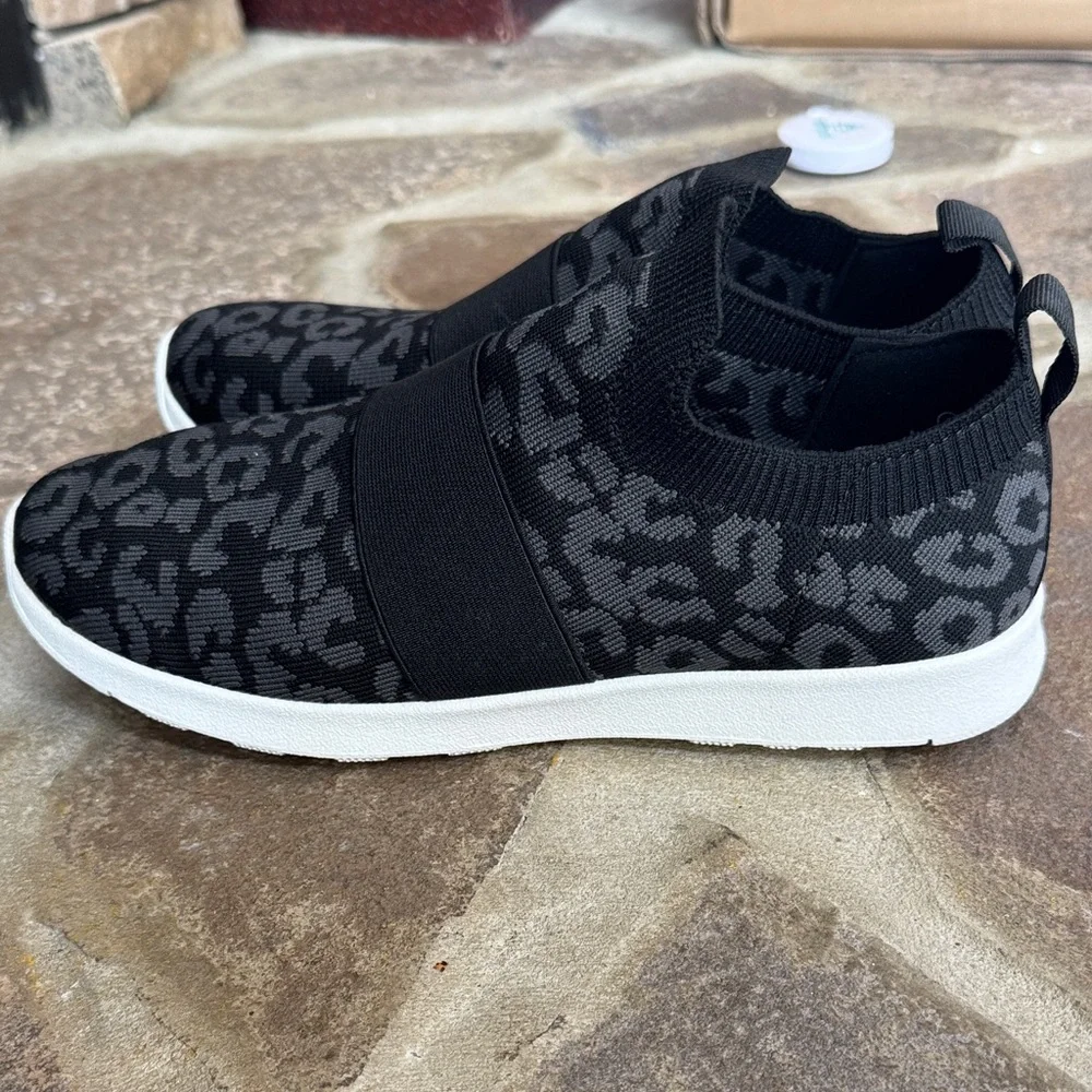 Not Rated slip sneakers